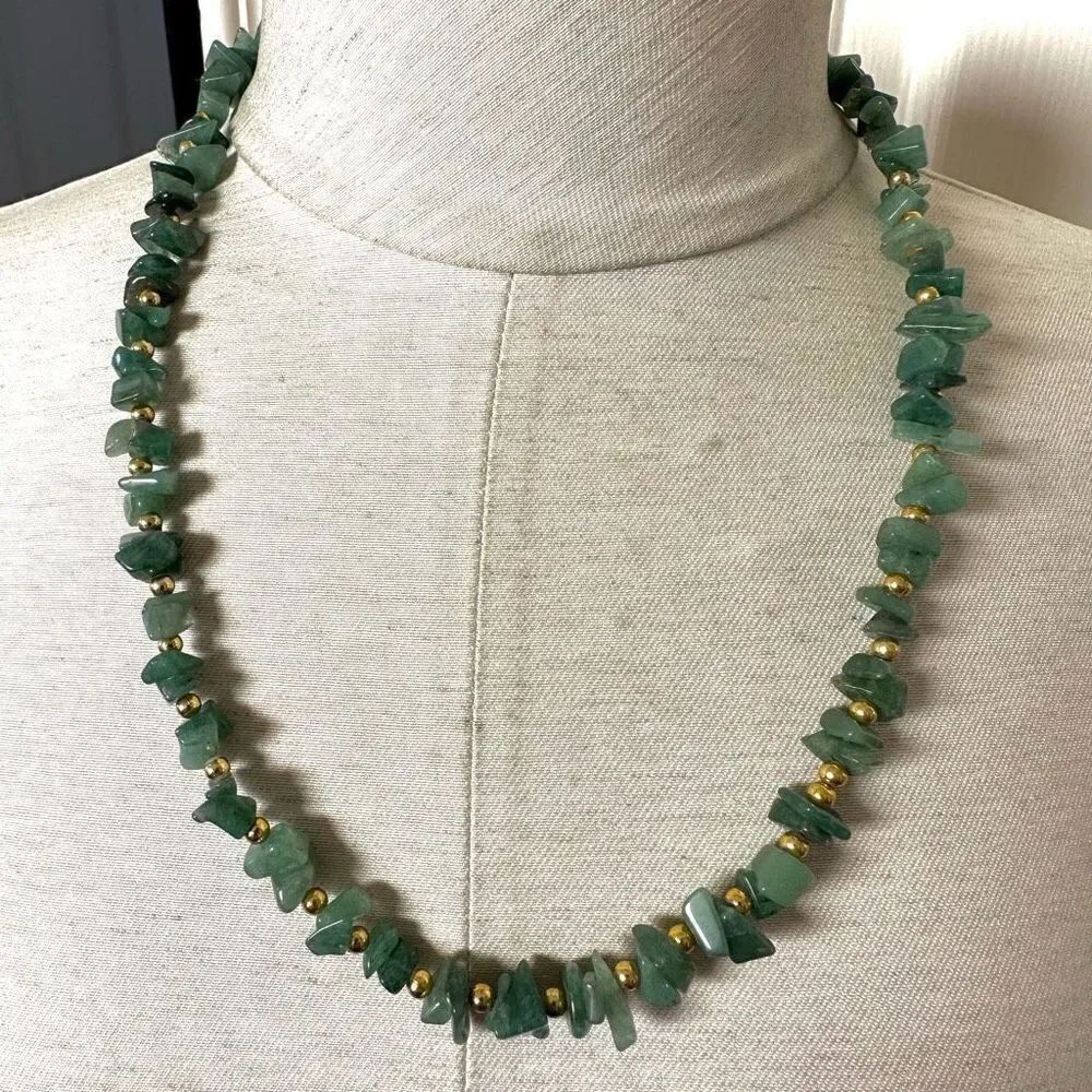 Green aventurine chip beaded necklace